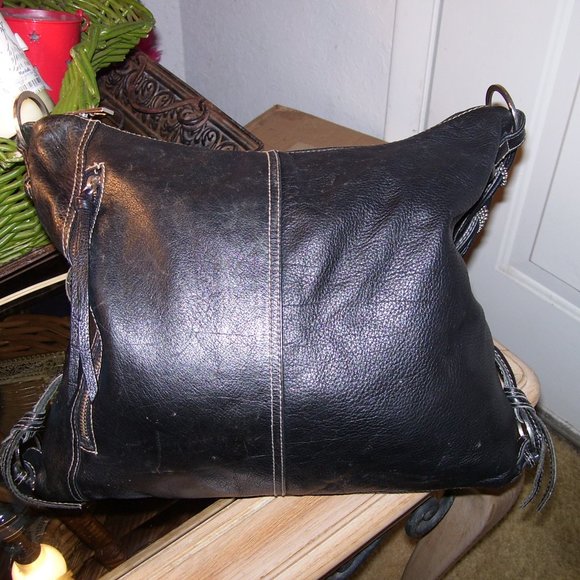 Fortuna Valentina Black Leather Shoulder Bag - Picture 10 of 15